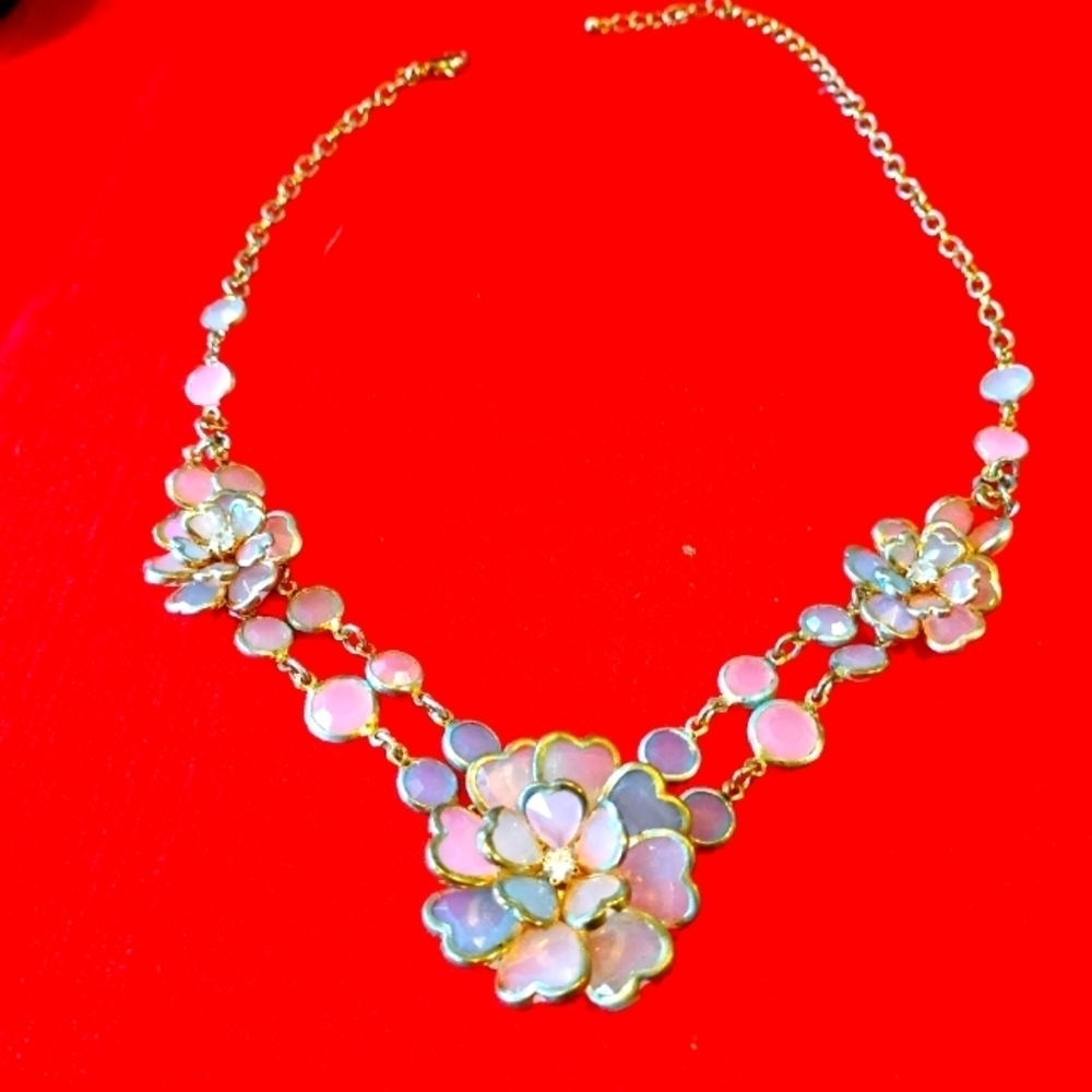 Beautiful Vintage Floral Necklace!​ Z102​​​